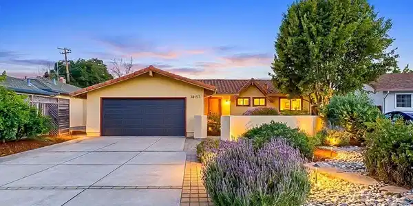 38157 Parkmont Dr