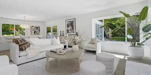 445 Avenida Primavera