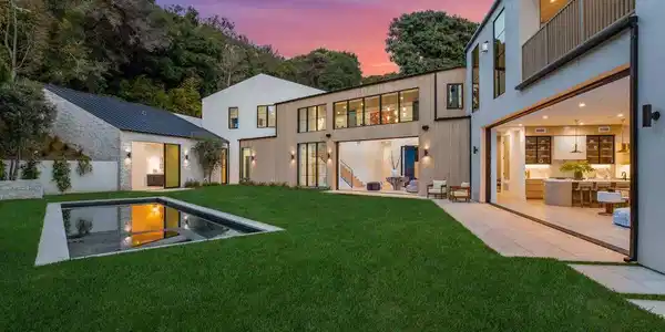 1749 Mandeville Lane