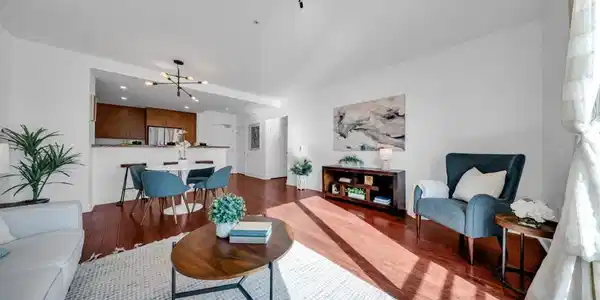 438 W Grand Avenue