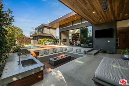 1385 Palms Boulevard