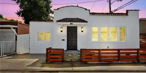 1162 E 9th