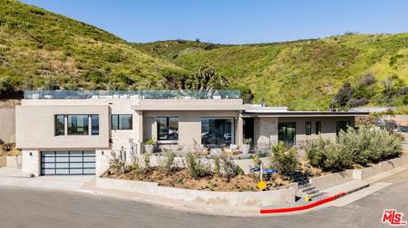 1205 Las Lomas Place