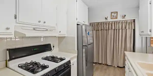 521 ORANGE AVE W