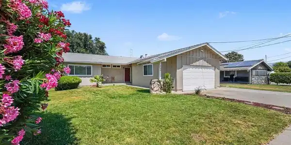 123 E Lake Dr