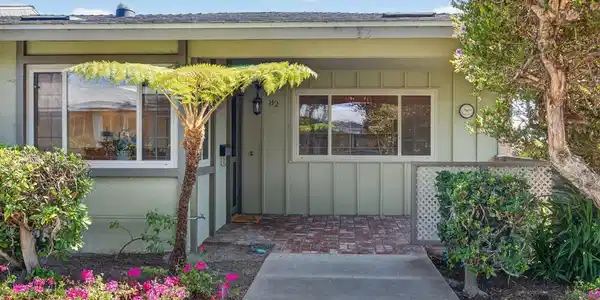 82 W Garden Green