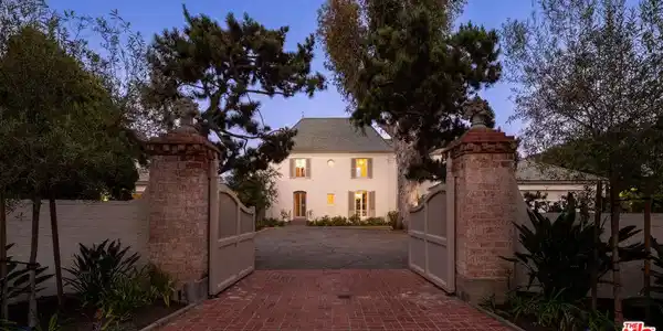 528 Chautauqua Boulevard