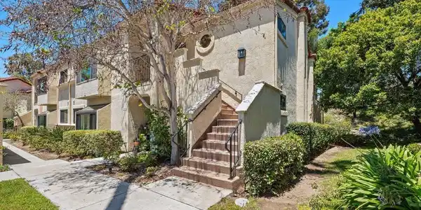 7319 Calle de Fuentes