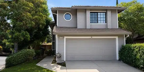 2262 Foxhill Dr