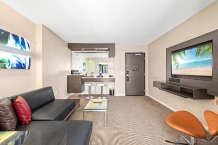 207 5Th Ave