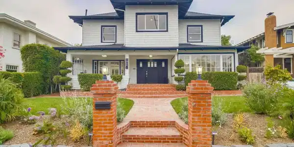 1864 Sunset Blvd