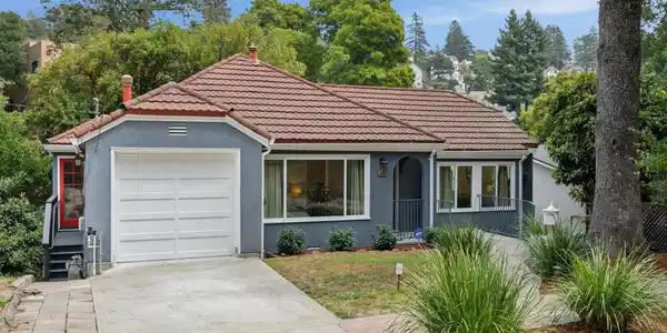 15 Edgecroft Rd