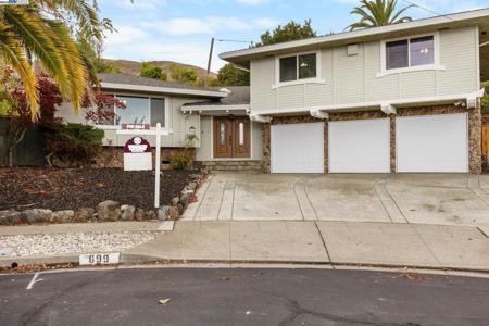 699 699 Fiesta Place