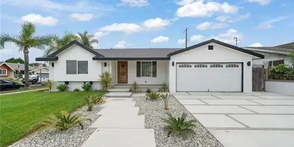 22624 Moneta Avenue