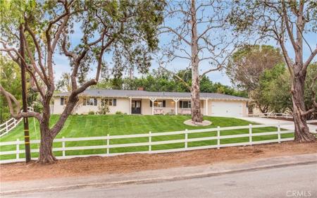 16 Silver Saddle Lane