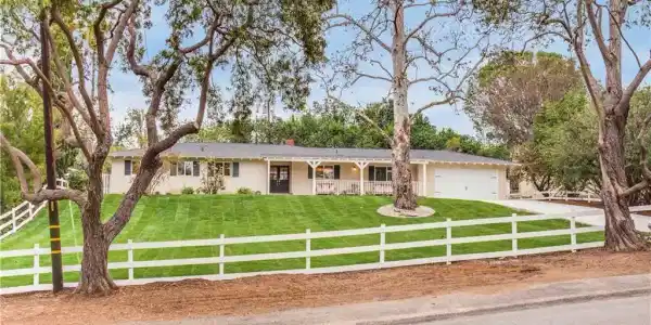 16 Silver Saddle Lane