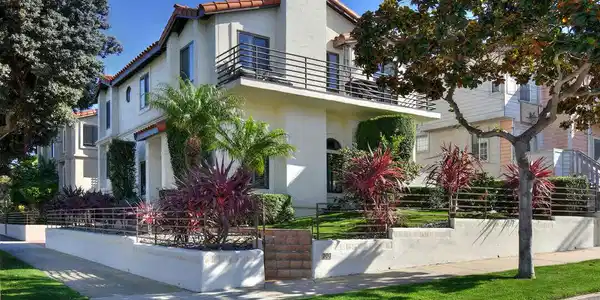 200 S Juanita Avenue