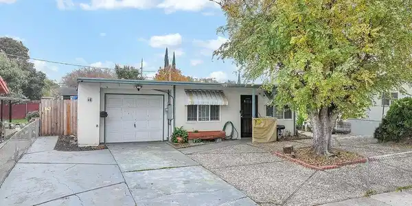 46 Beach Dr