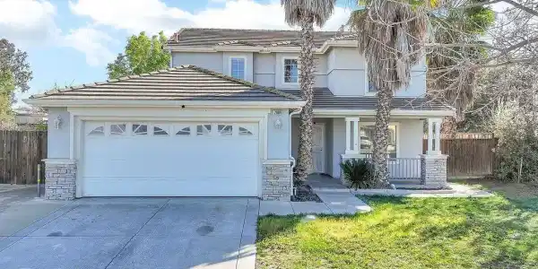2004 Hedge Way