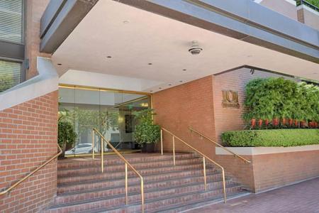 101 101 Lombard St