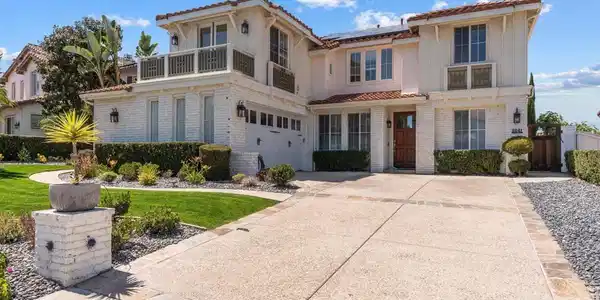 8041 Paseo Avellano