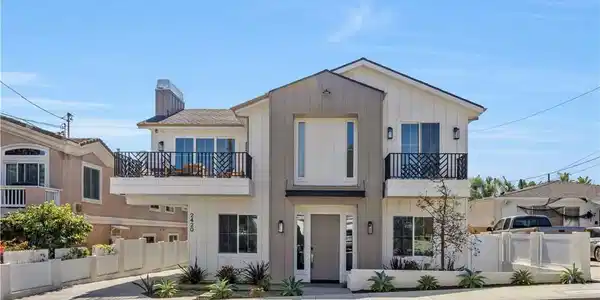 2420 Ives Lane
