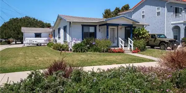 2691 S Cabrillo