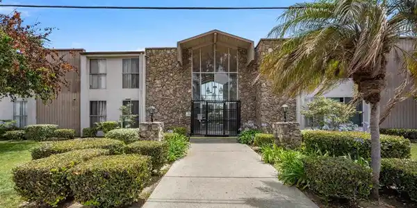 285 Moss Street
