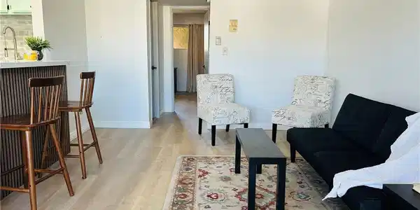 910 W 26th