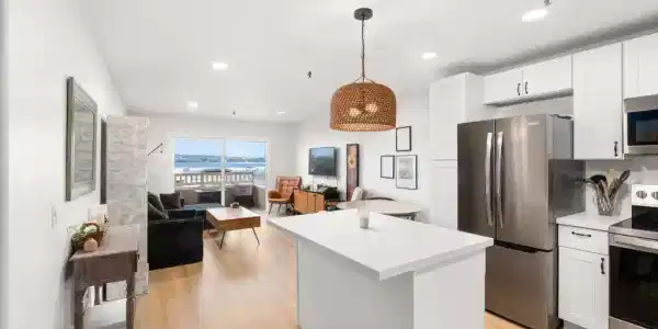 4015 Crown Point