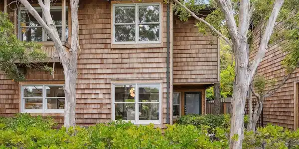 641 Centre Ct