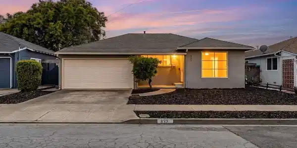 832 Serra Dr