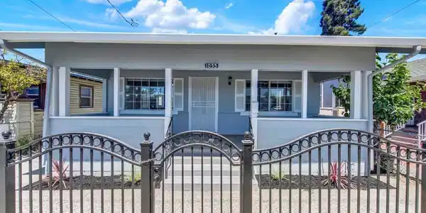1055 105Th Ave
