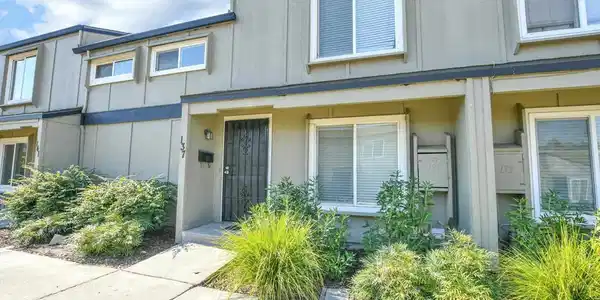 137 Rainier Ln