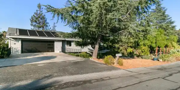 878 Hillcrest Drive