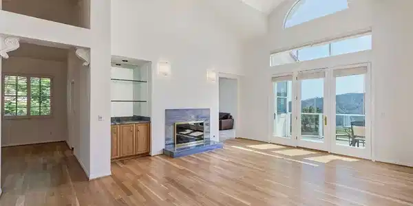 2030 Palisades Drive