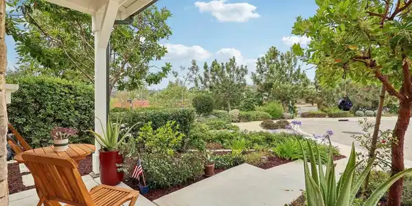 633 Manzanita Ln