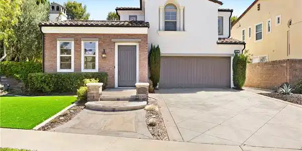 54 VALLEY TERRACE