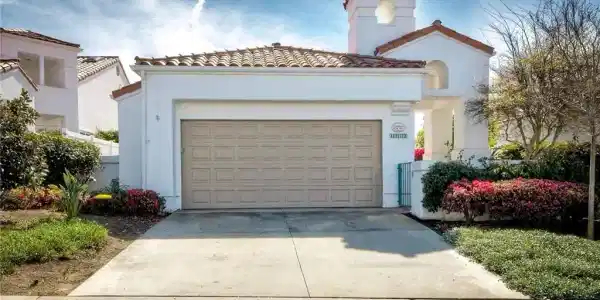 4993 Lamia Way