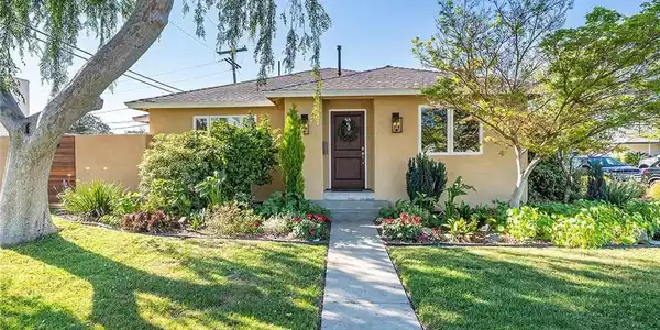 6200 E Fairbrook