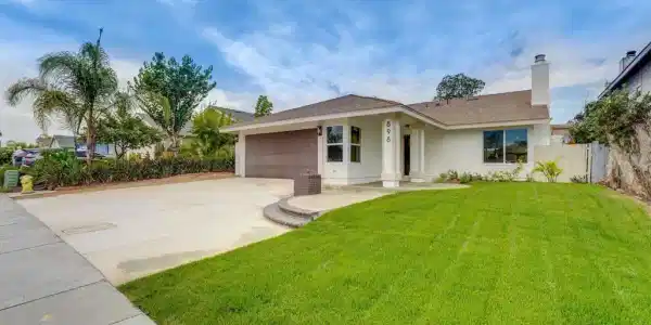 898 VALENCIA PARKWAY