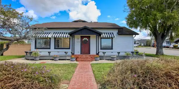 1595 Newport