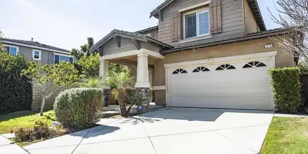 372 Infinidad Street