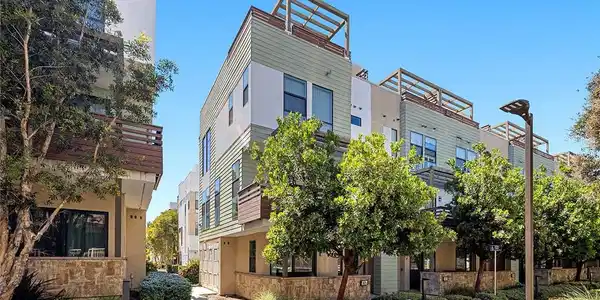 1675 Grand View