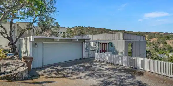 1242 Thomas Dr