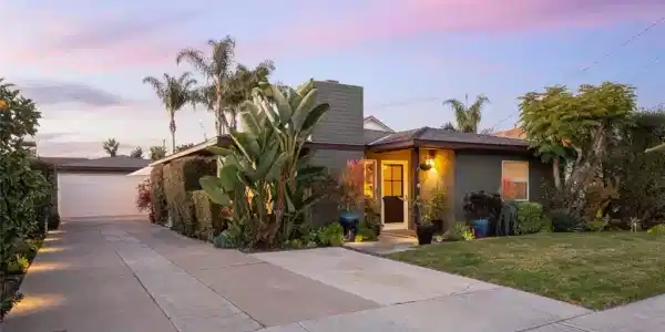 2011 Tustin Avenue