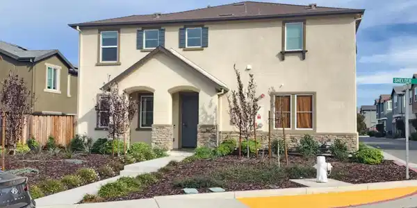 417 Mystic Ln