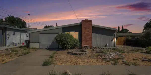 15 Bryan Ave