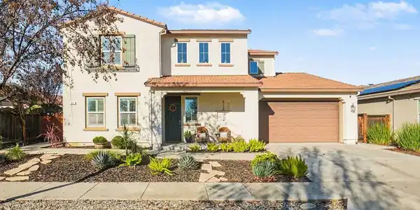 527 Stratford Way