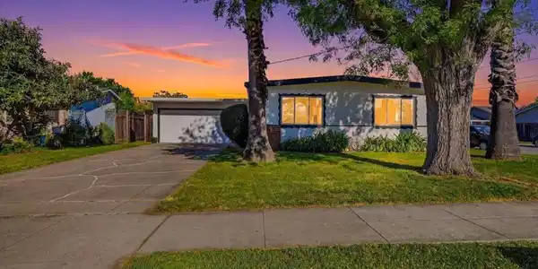 3719 Mission View Dr